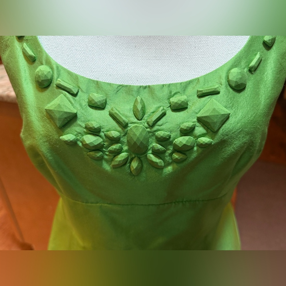 Tahari Vibrant Lime Dress. Size 4. 100% silk. Fully lined - Picture 5 of 13